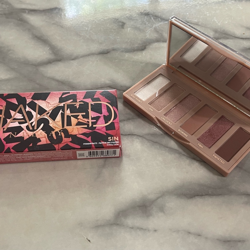 New Set of 2 Urban Decay Naked Mini Eyeshadow Palette Half Baked & Sin - Picture 3 of 3